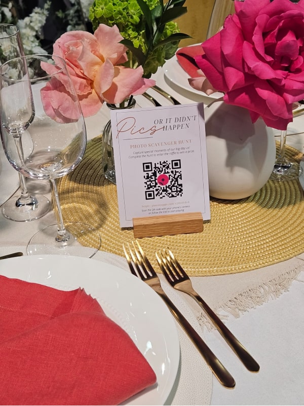 Center piece with QR code