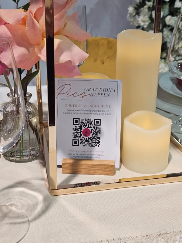 Center piece with QR code